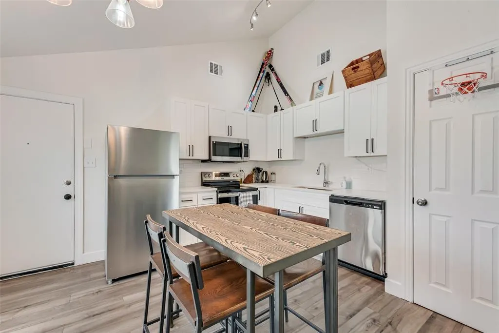3 Crockett Court