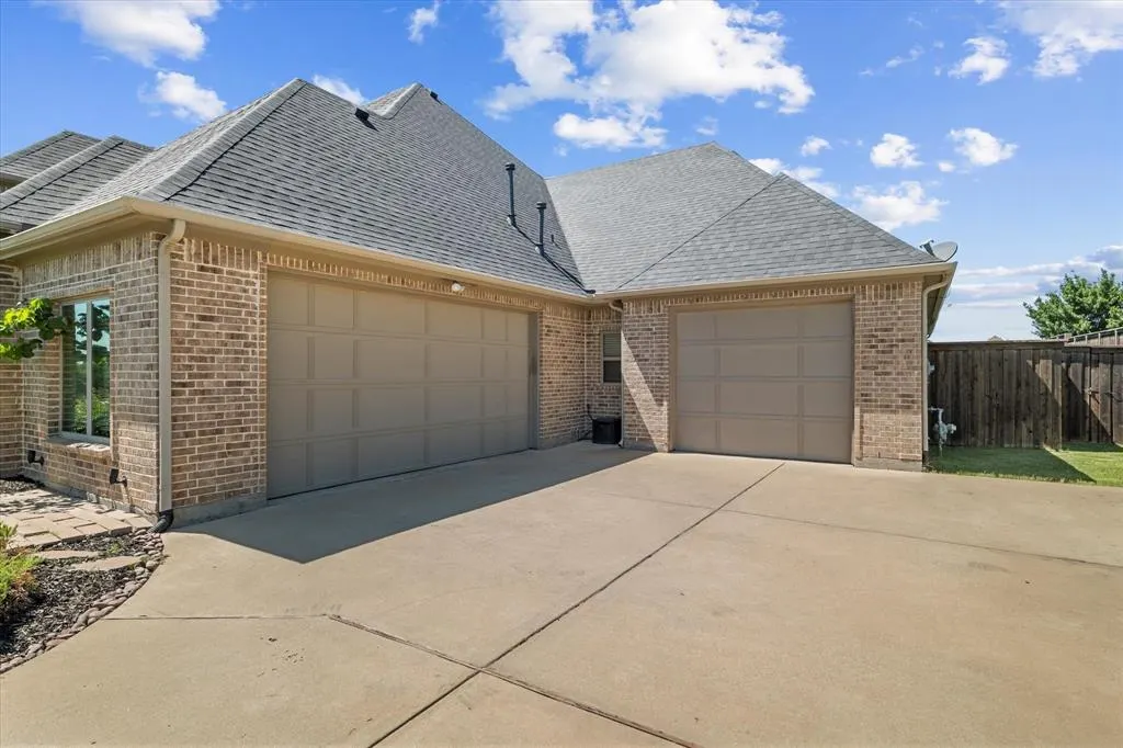 621 Sunbury Lane