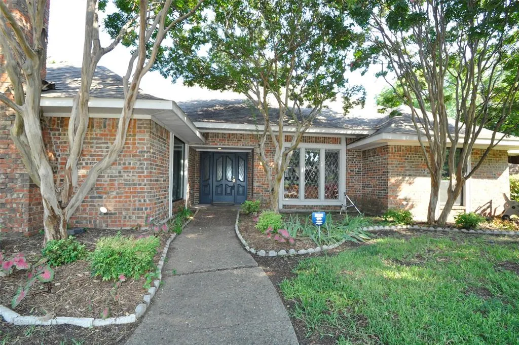 1700 Knob Hill Drive