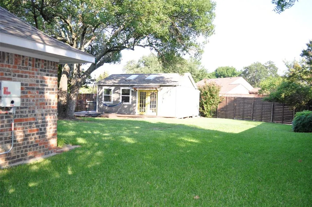 1700 Knob Hill Drive