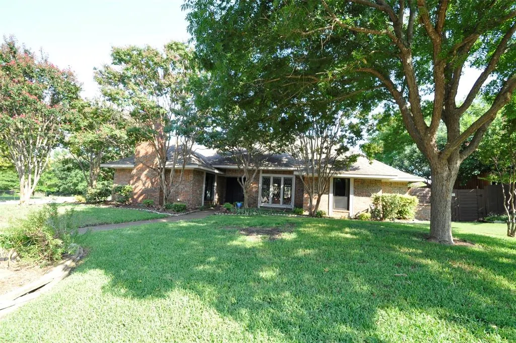 1700 Knob Hill Drive