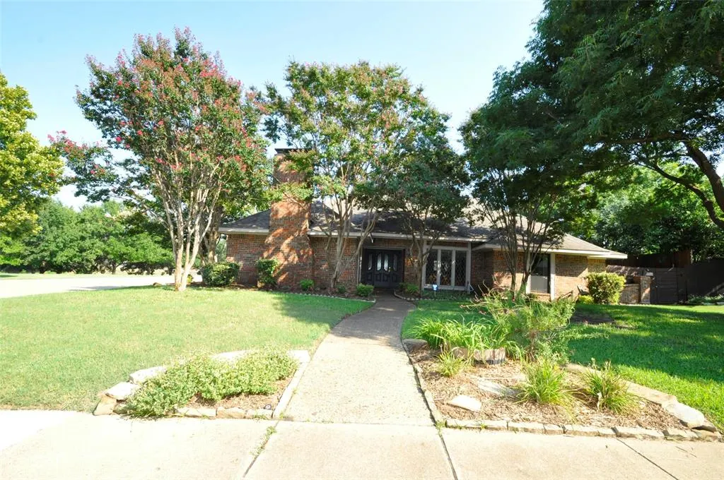 1700 Knob Hill Drive