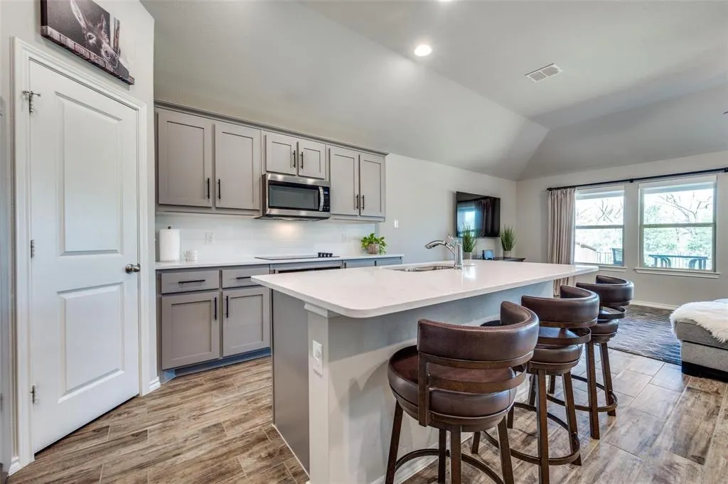 3704 Maroon Creek Road