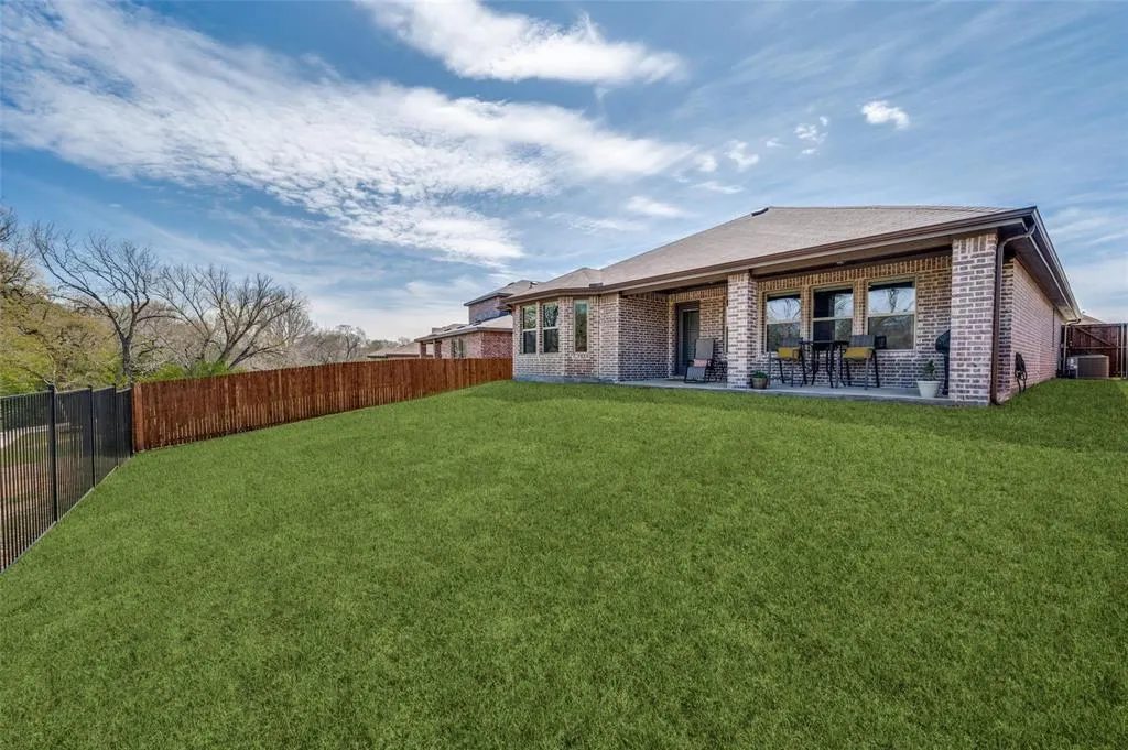 3704 Maroon Creek Road
