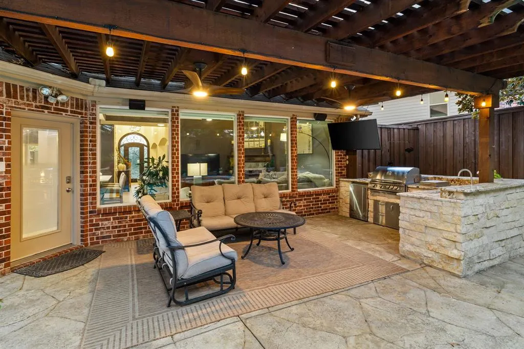 9338 Fairmont Drive