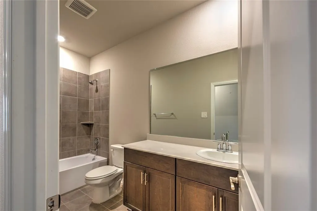 1109 Birchwood Lane