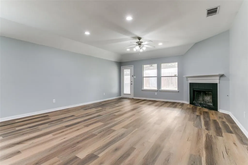 815 Creekside Drive