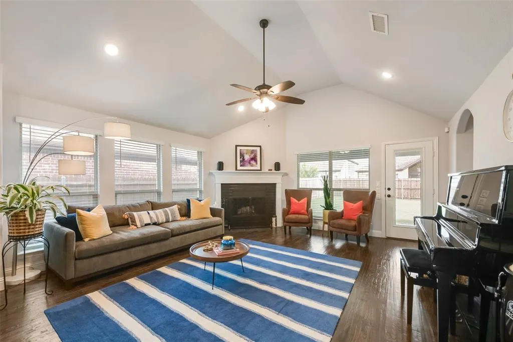 3516 Red Deer Lane