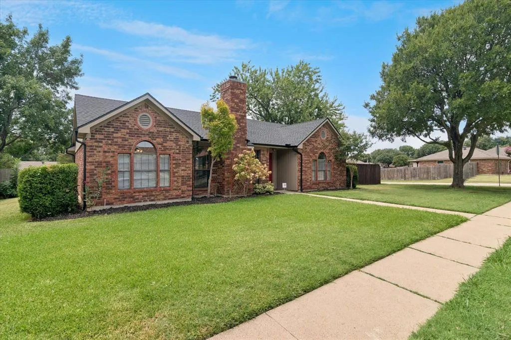 928 Ledgemont Drive
