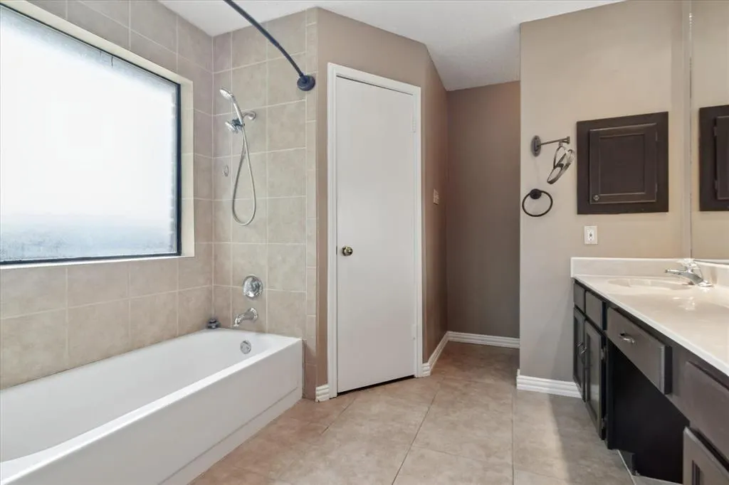 928 Ledgemont Drive