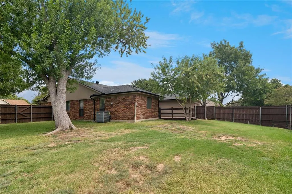928 Ledgemont Drive