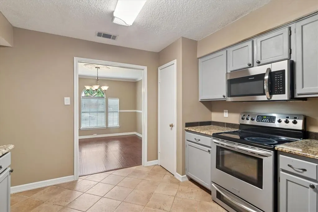 928 Ledgemont Drive