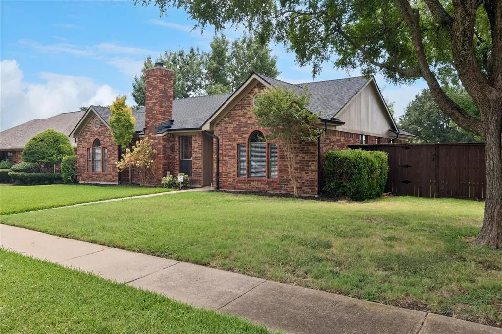 928 Ledgemont Drive