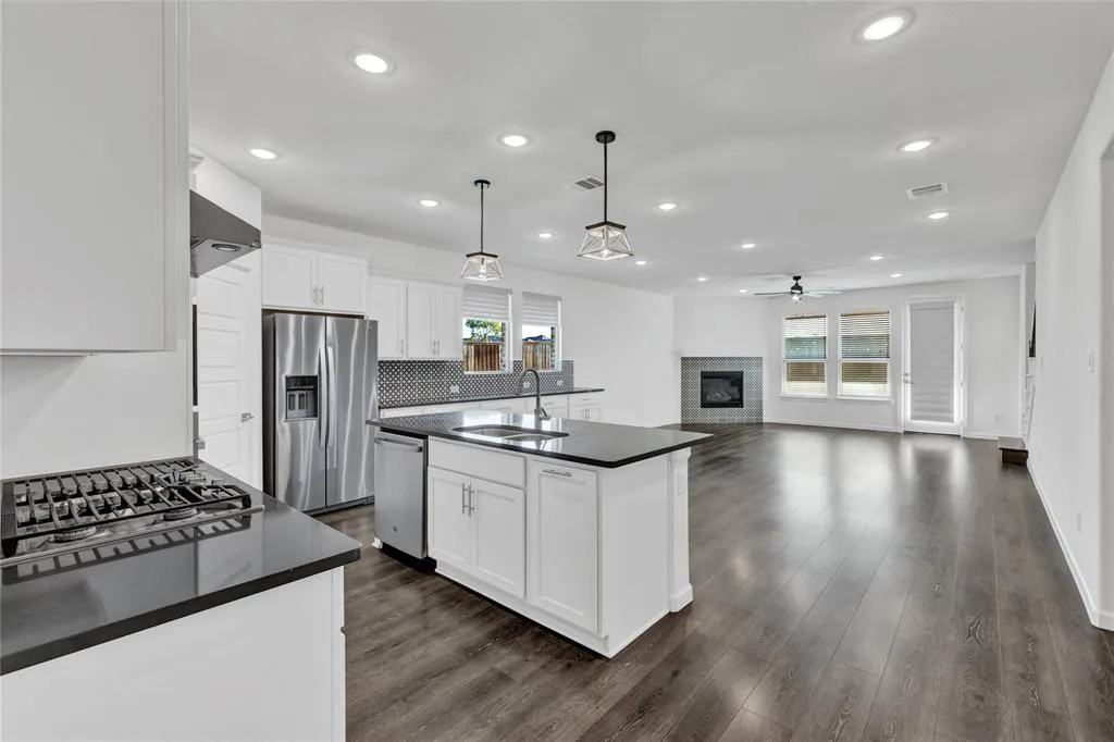 3904 Starlight Creek Drive