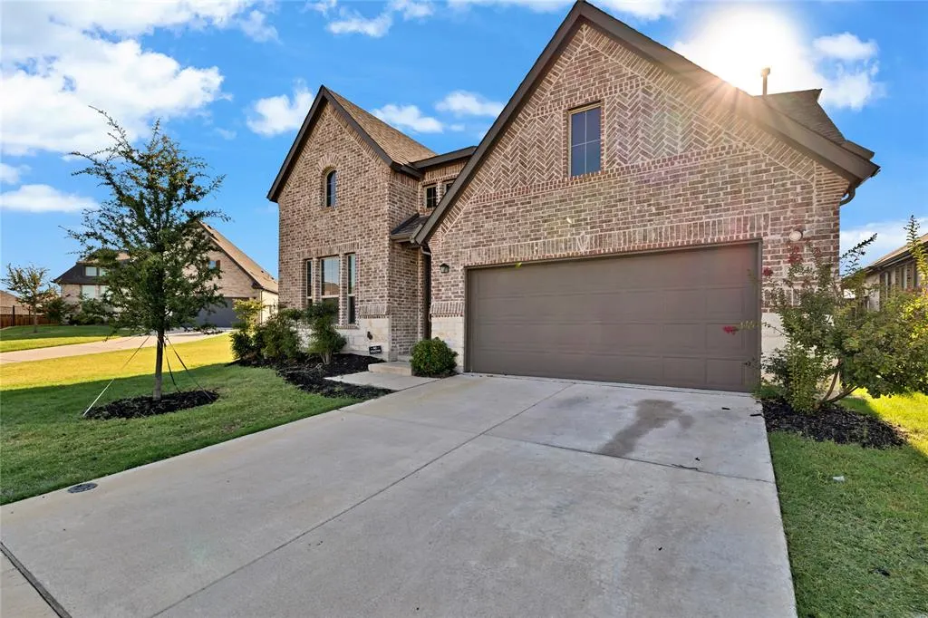 3904 Starlight Creek Drive