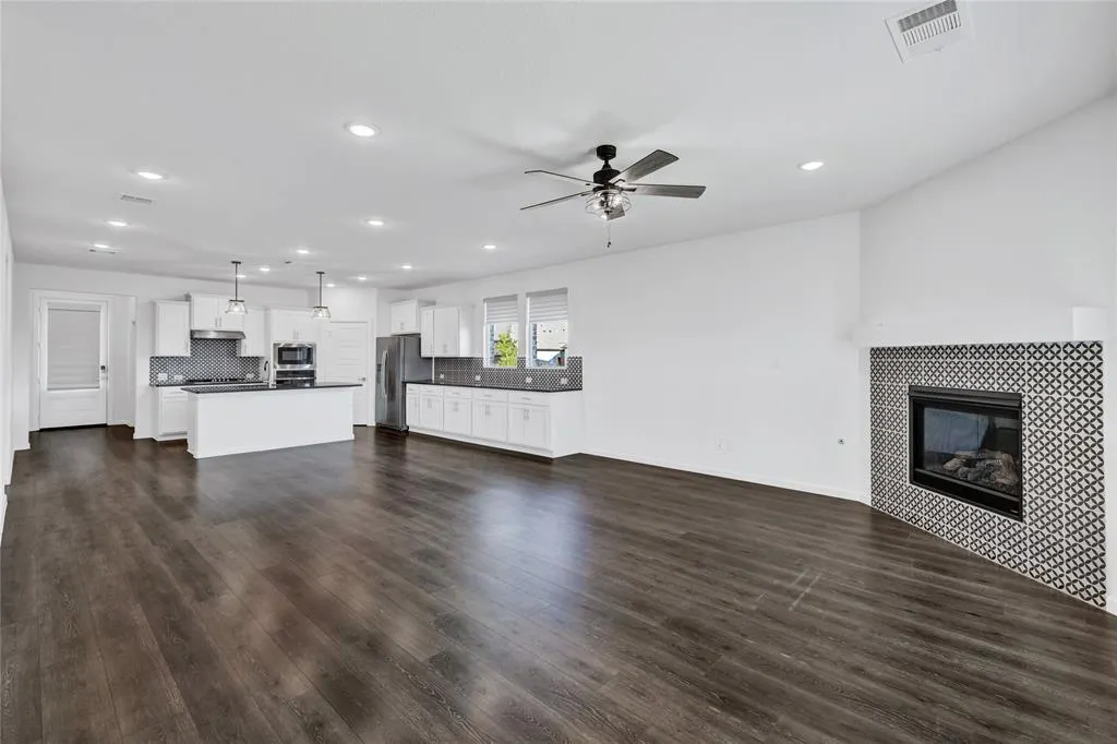 3904 Starlight Creek Drive