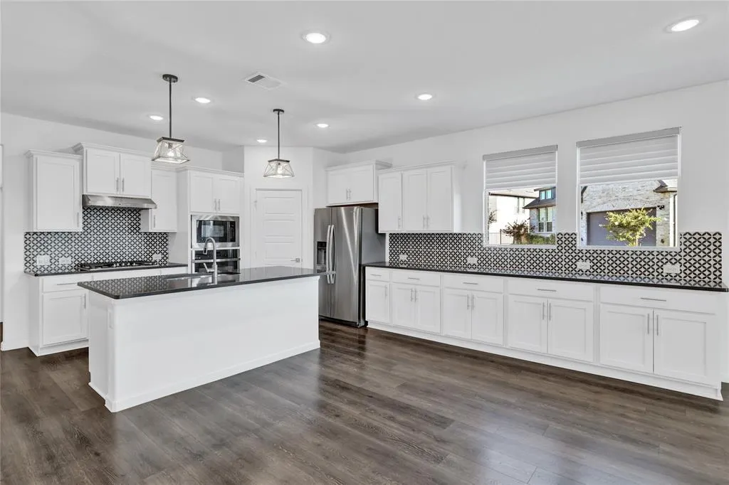 3904 Starlight Creek Drive