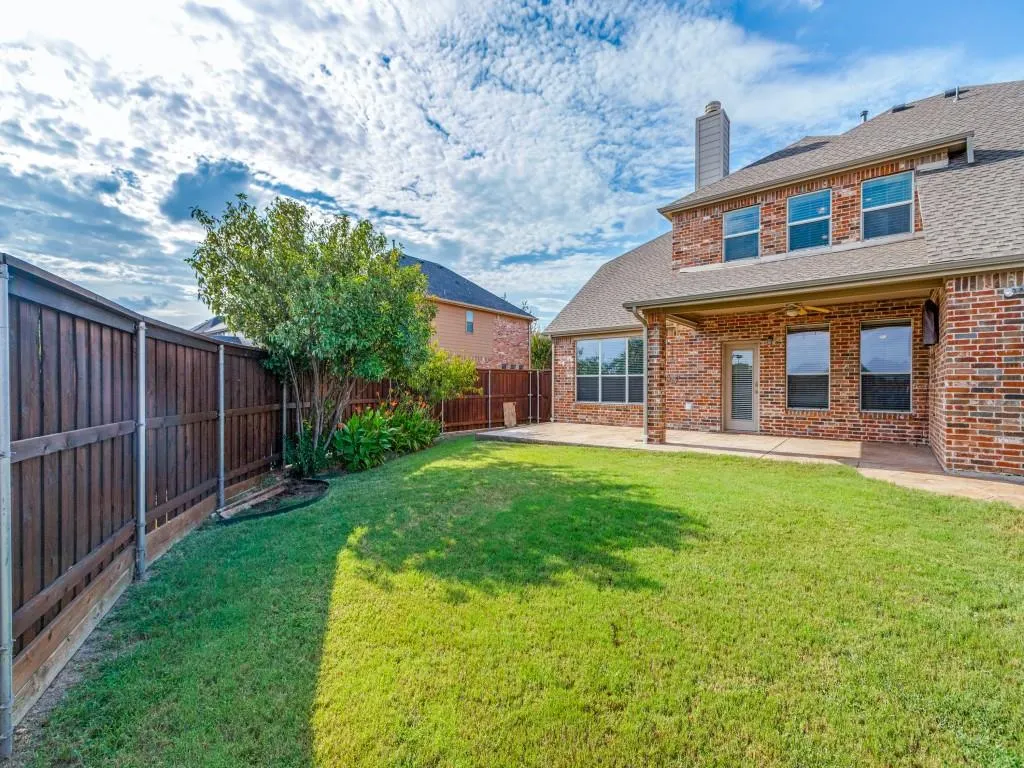 1716 Whispering Glen Drive