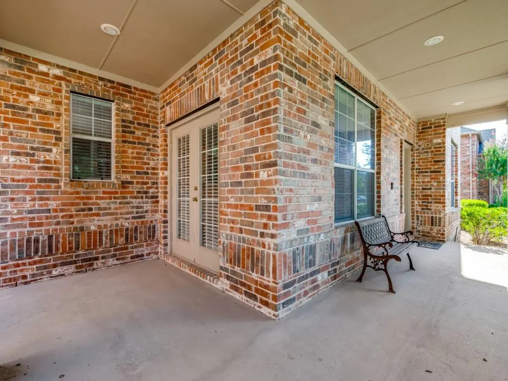 1716 Whispering Glen Drive