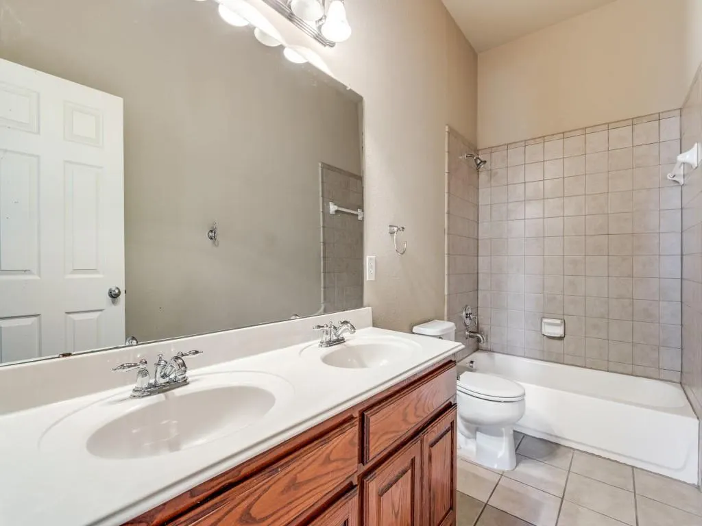 1716 Whispering Glen Drive