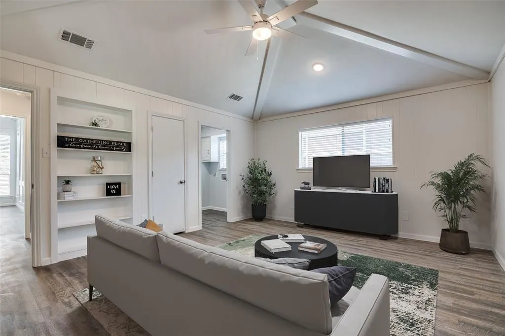1201 Windsong Trail