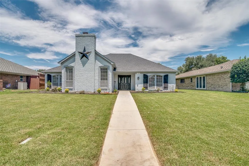 1201 Windsong Trail