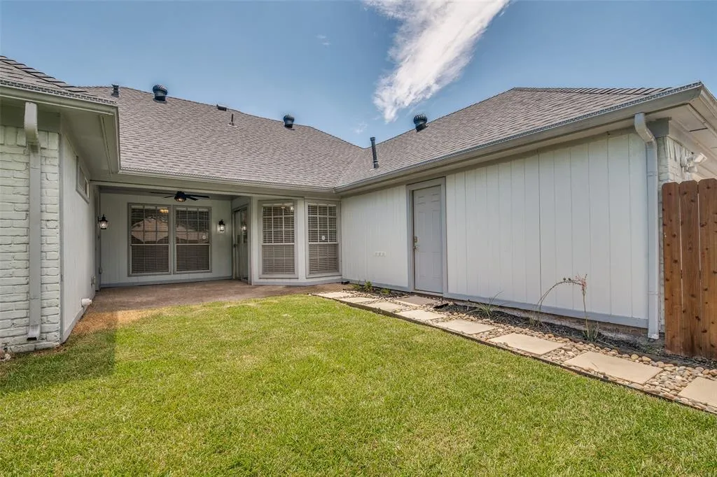 1201 Windsong Trail