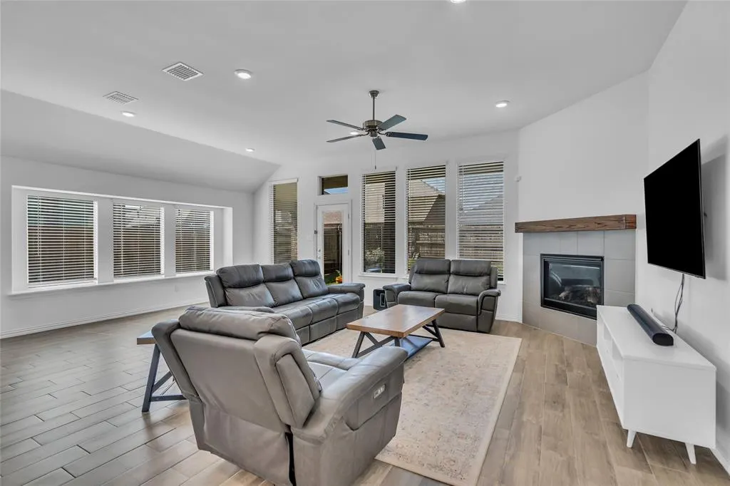 1809 Da Vinci Drive