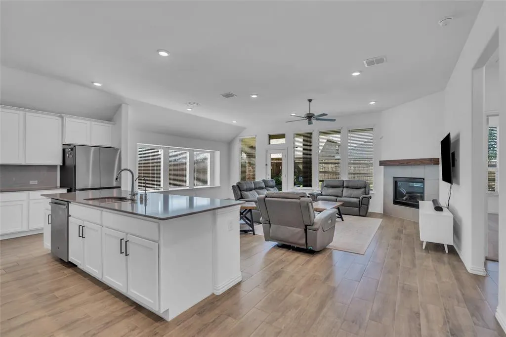 1809 Da Vinci Drive