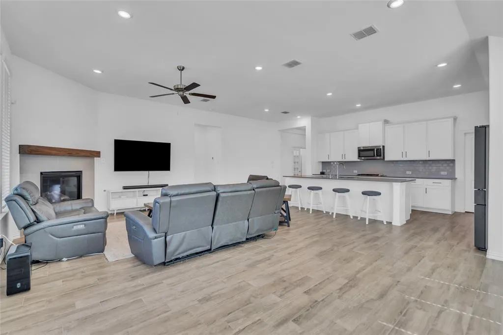 1809 Da Vinci Drive