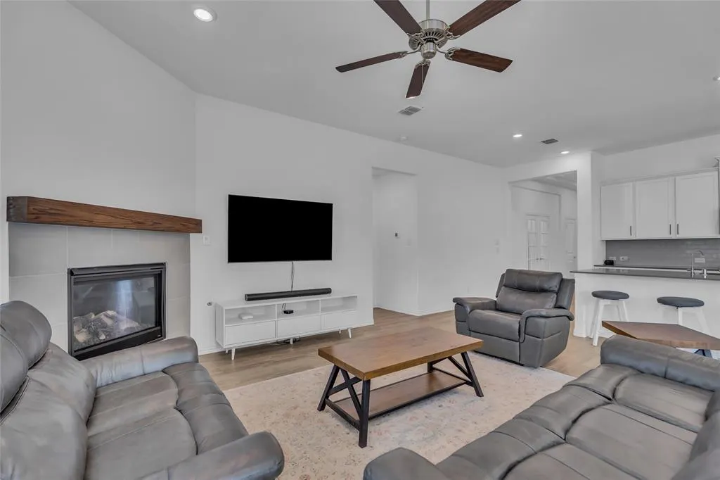 1809 Da Vinci Drive