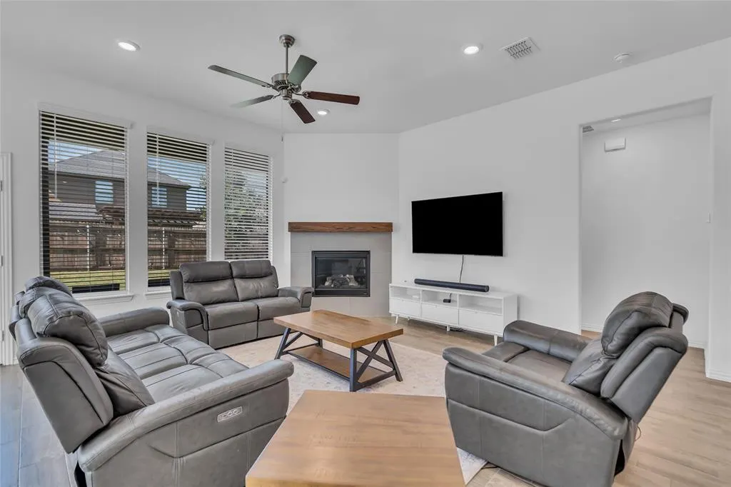 1809 Da Vinci Drive