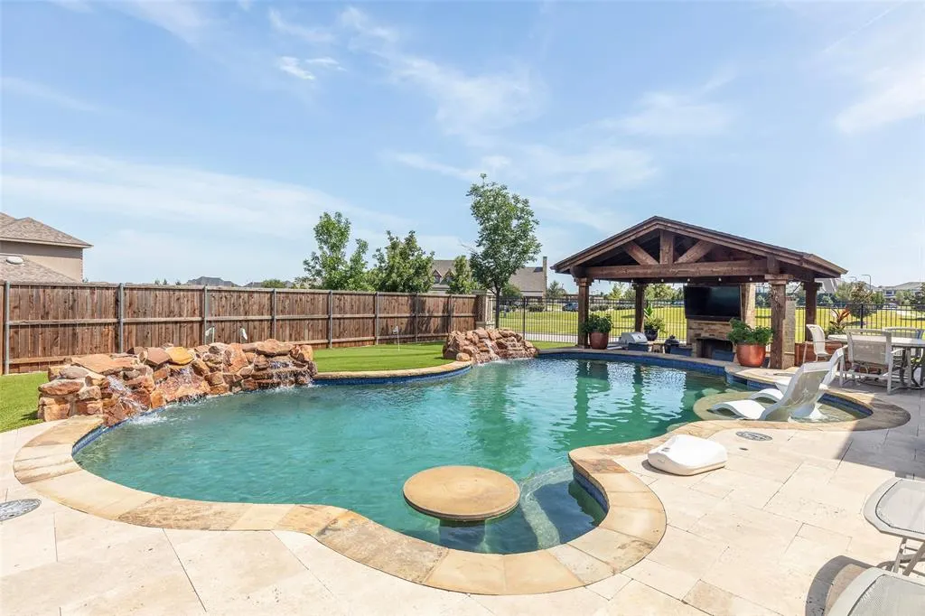 920 Windrock Lane