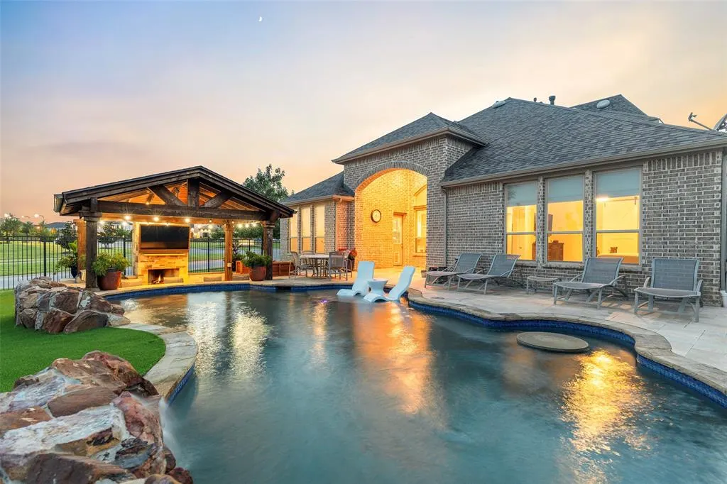 920 Windrock Lane