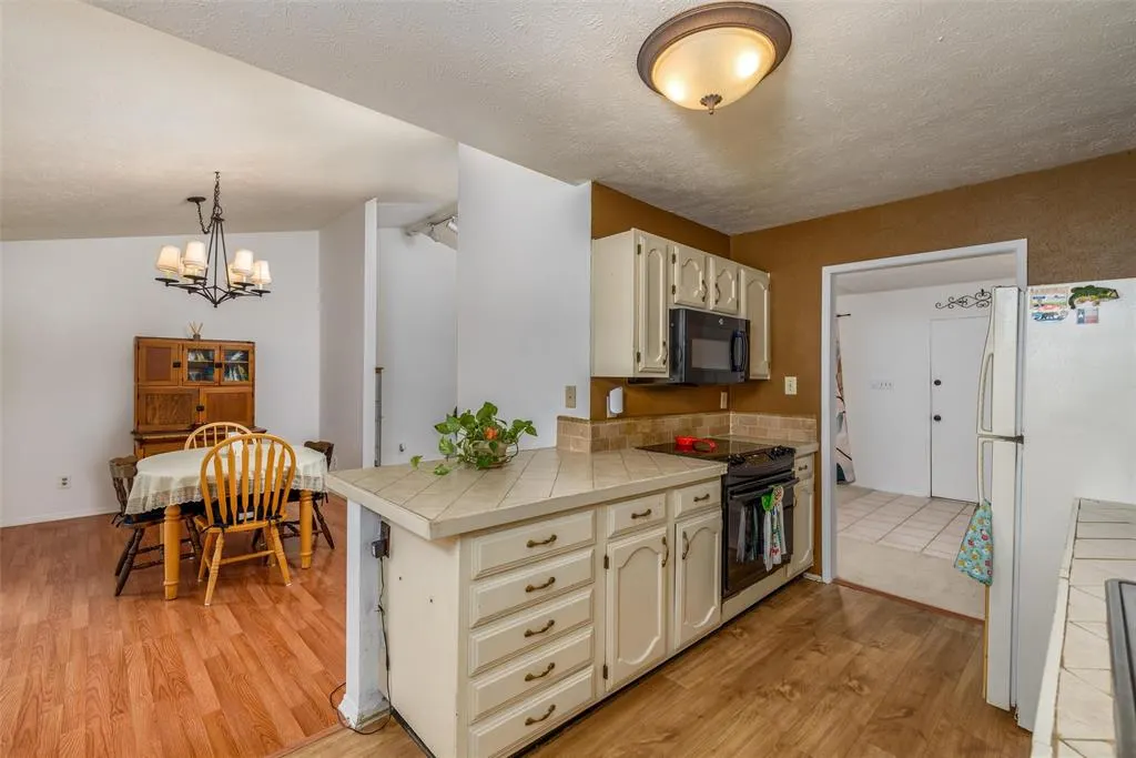 941 Cherokee Trail