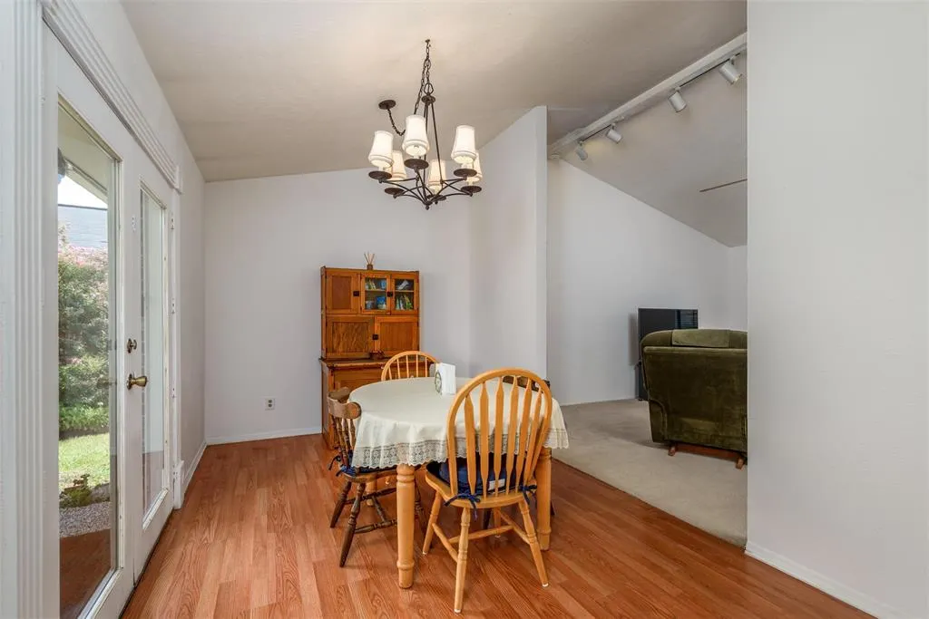 941 Cherokee Trail