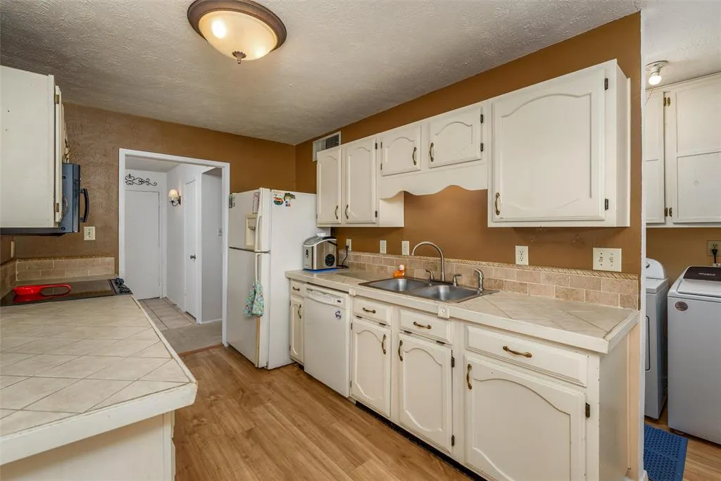 941 Cherokee Trail