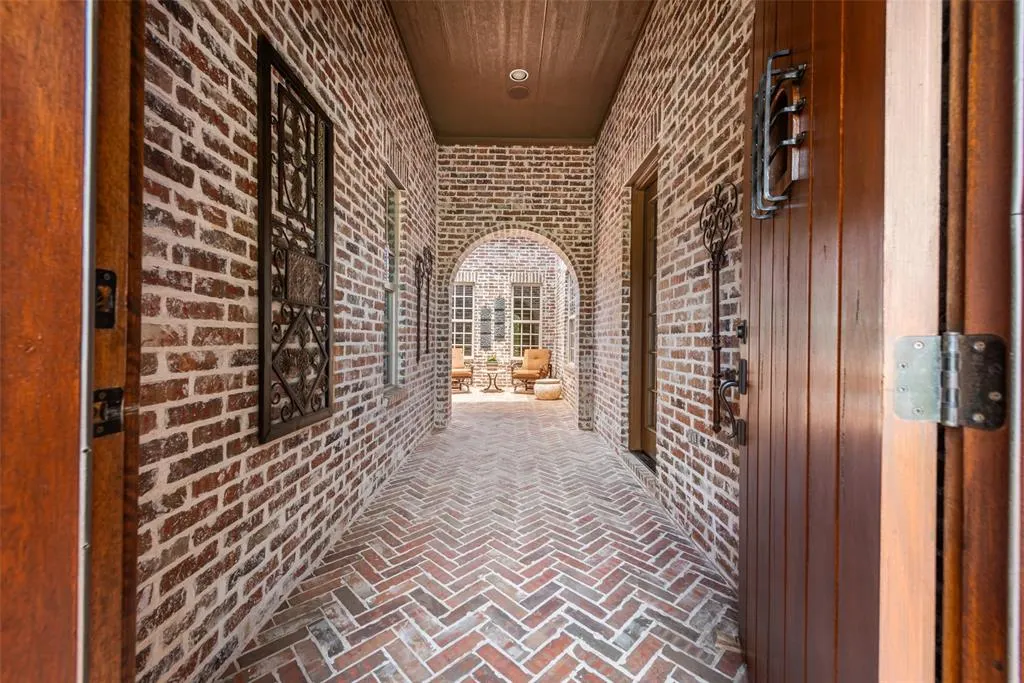 621 Longwood Drive