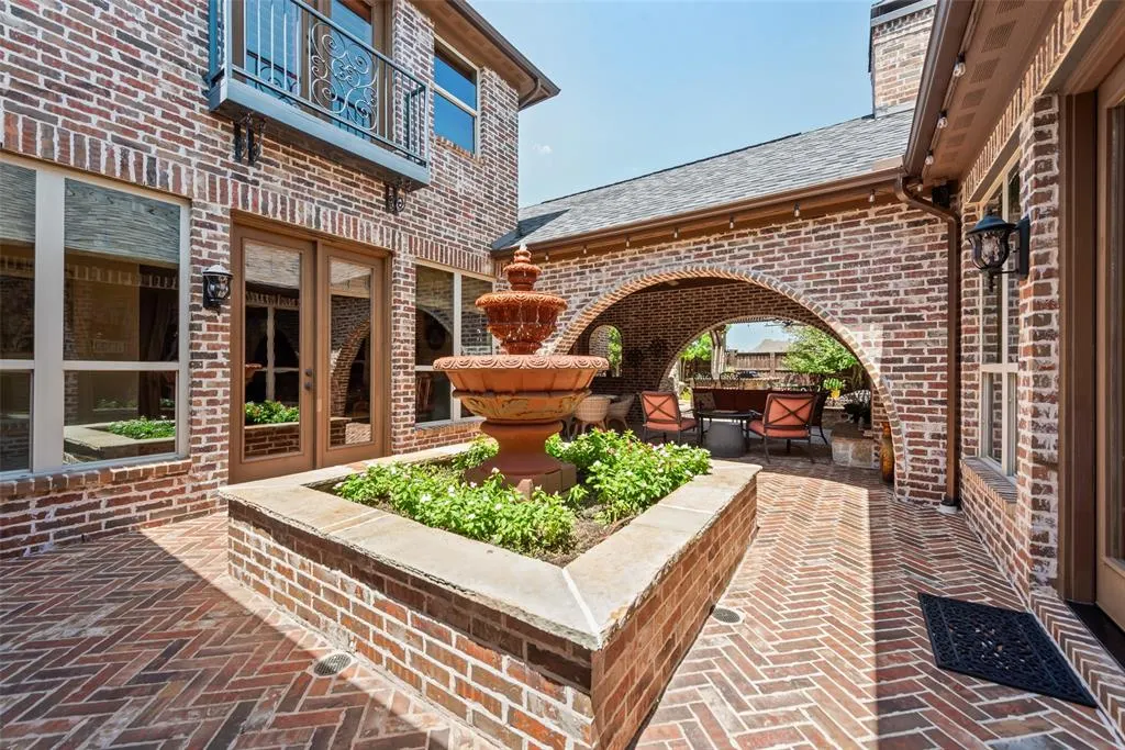 621 Longwood Drive