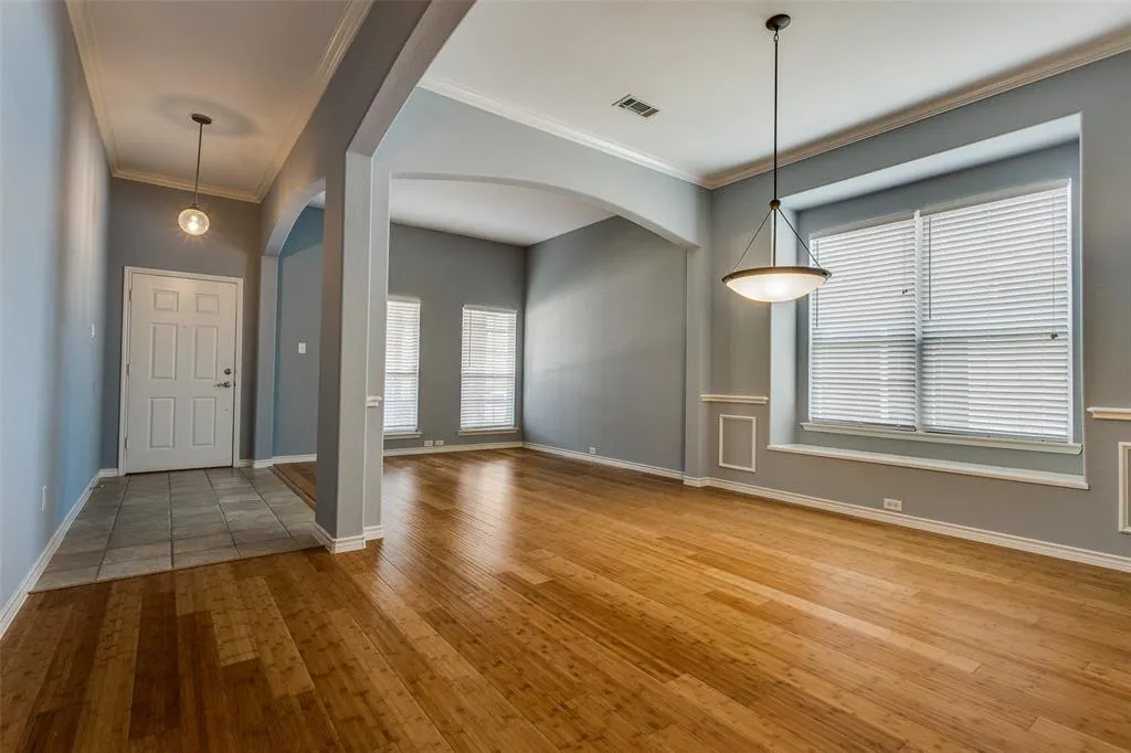 1620 Bur Oak Drive