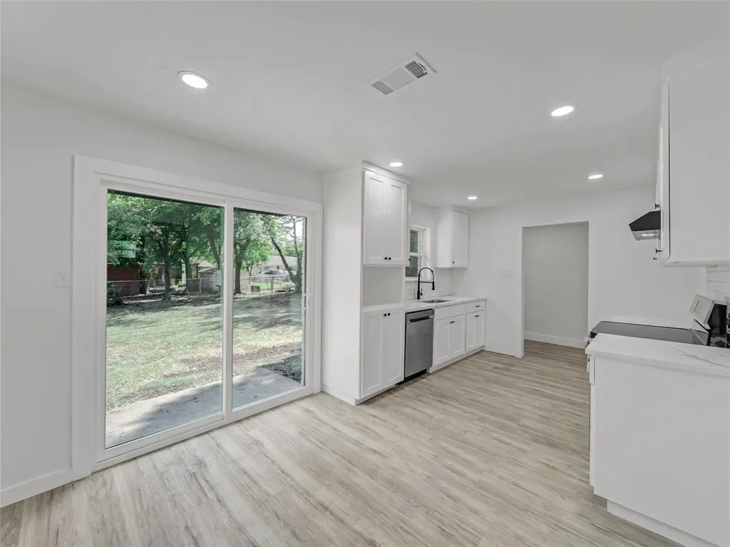 806 Ivywood Drive