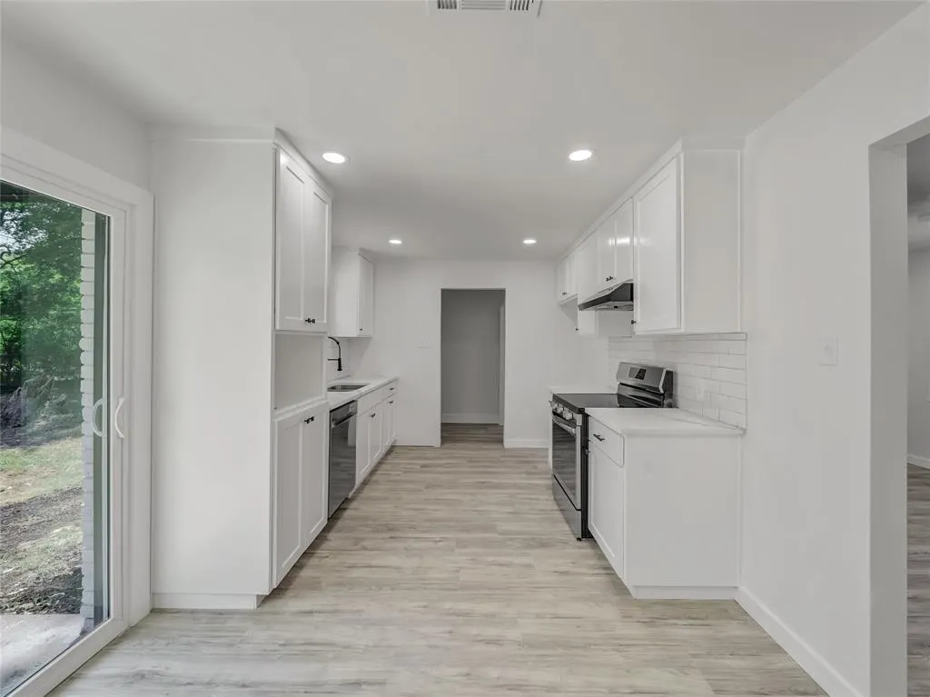 806 Ivywood Drive