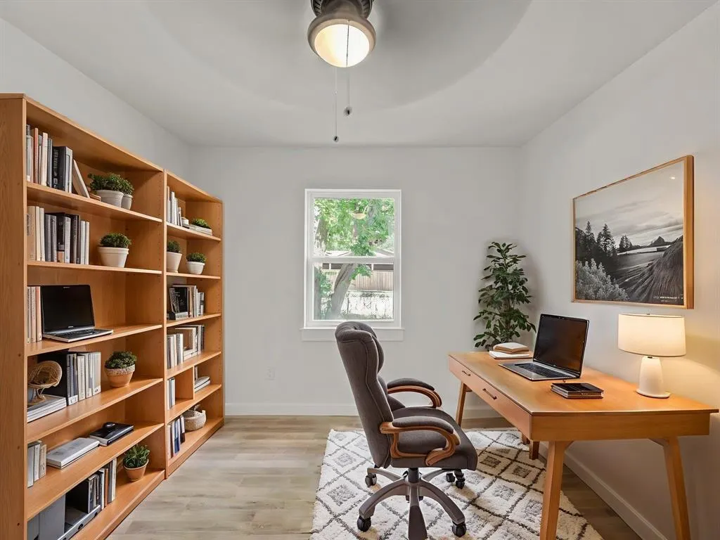 806 Ivywood Drive