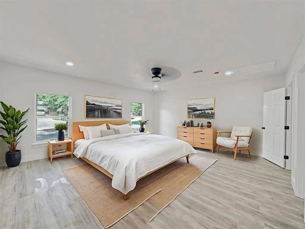 806 Ivywood Drive