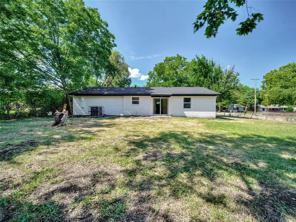 806 Ivywood Drive