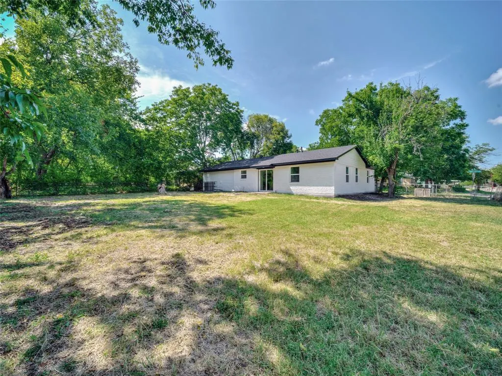 806 Ivywood Drive