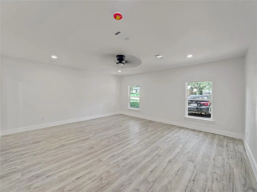 806 Ivywood Drive