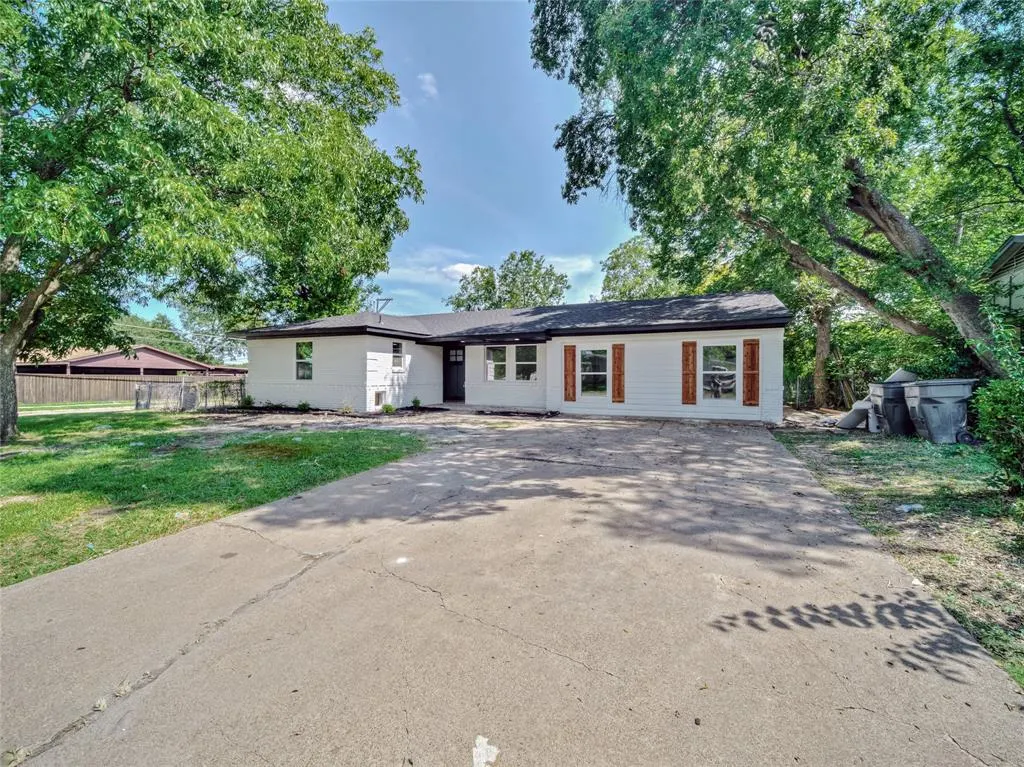 806 Ivywood Drive