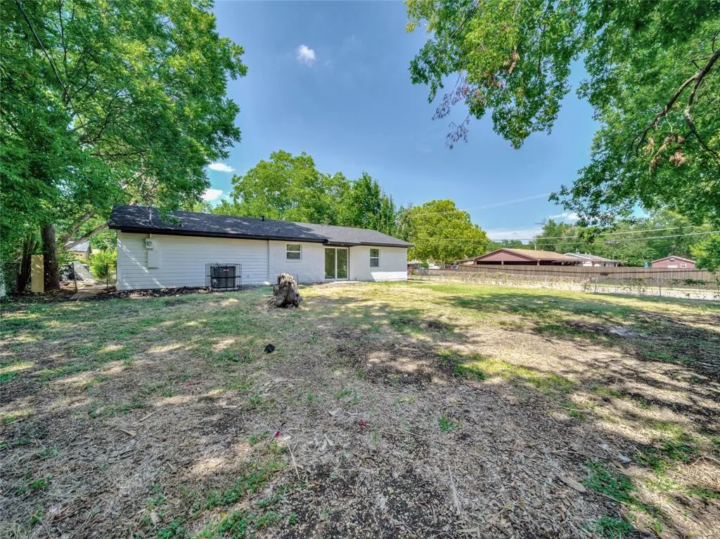 806 Ivywood Drive