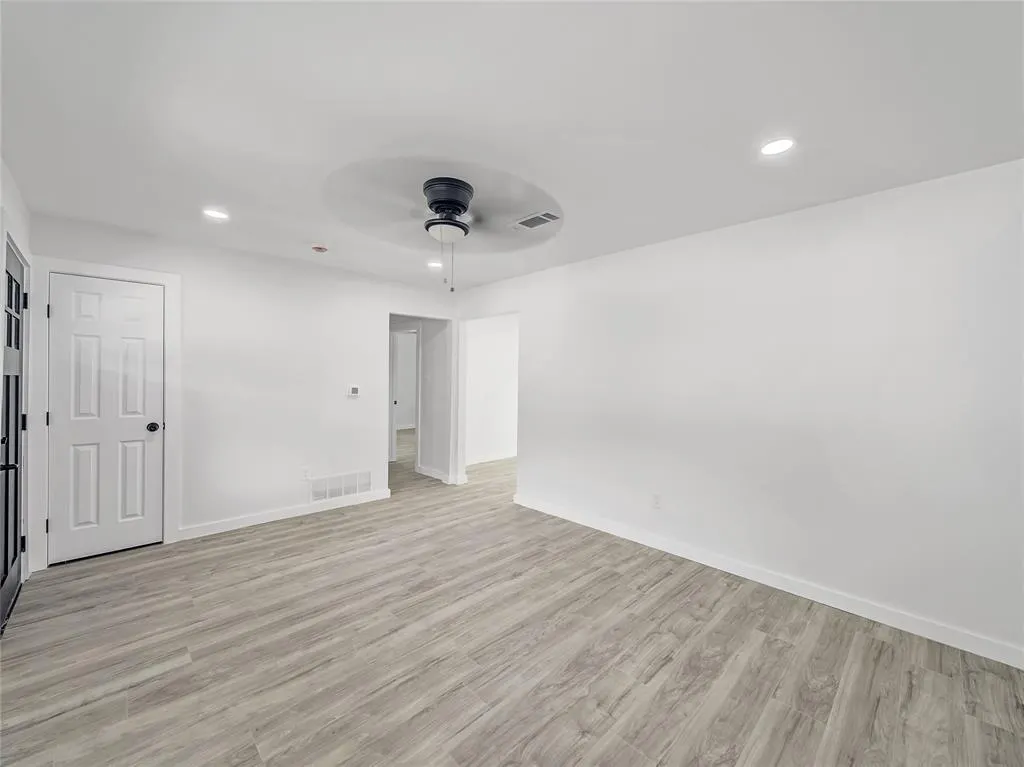 806 Ivywood Drive
